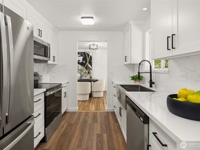 1136 N 146th Place, Shoreline WA 98133