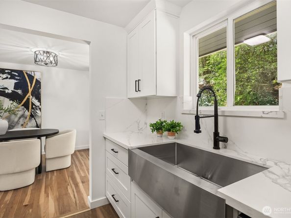 1136 N 146th Place, Shoreline WA 98133