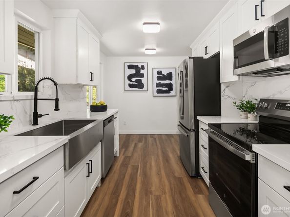 1136 N 146th Place, Shoreline WA 98133