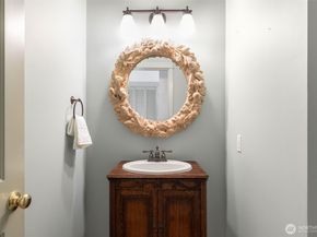636 Janelle Place NW, Bainbridge Island WA 98110