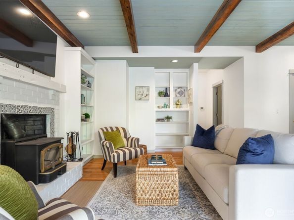 636 Janelle Place NW, Bainbridge Island WA 98110