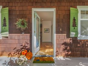 636 Janelle Place NW, Bainbridge Island WA 98110
