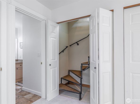636 Janelle Place NW, Bainbridge Island WA 98110