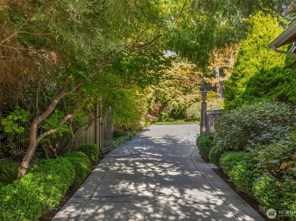 636 Janelle Place NW, Bainbridge Island WA 98110