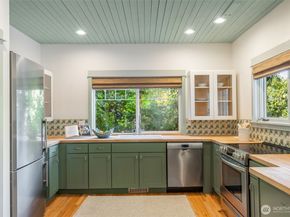 636 Janelle Place NW, Bainbridge Island WA 98110