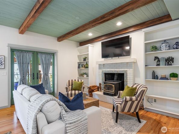 636 Janelle Place NW, Bainbridge Island WA 98110