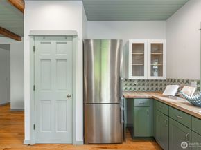 636 Janelle Place NW, Bainbridge Island WA 98110