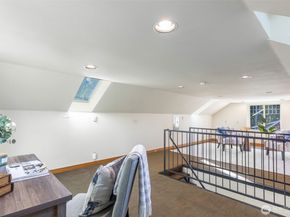 636 Janelle Place NW, Bainbridge Island WA 98110