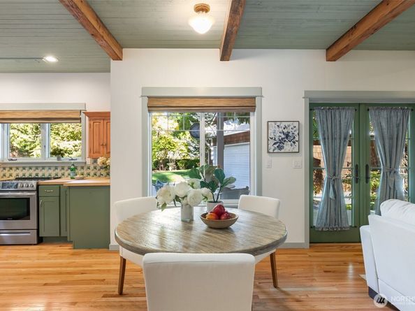636 Janelle Place NW, Bainbridge Island WA 98110