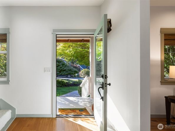 636 Janelle Place NW, Bainbridge Island WA 98110
