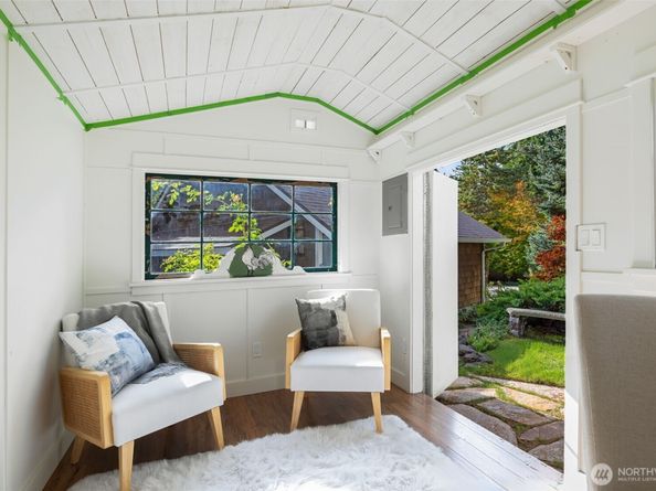 636 Janelle Place NW, Bainbridge Island WA 98110