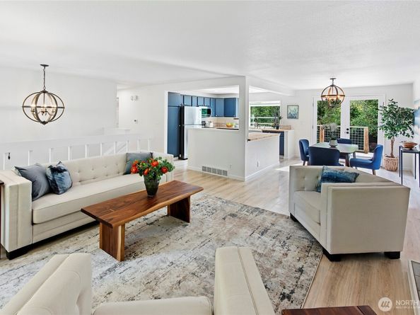 10211 NE Roberts Road, Bainbridge Island WA 98110