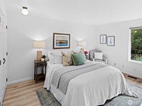 10211 NE Roberts Road, Bainbridge Island WA 98110