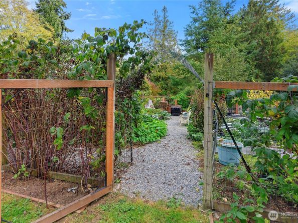 10211 NE Roberts Road, Bainbridge Island WA 98110