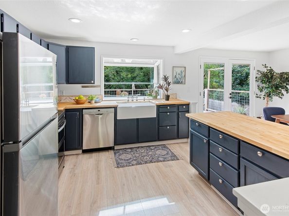 10211 NE Roberts Road, Bainbridge Island WA 98110