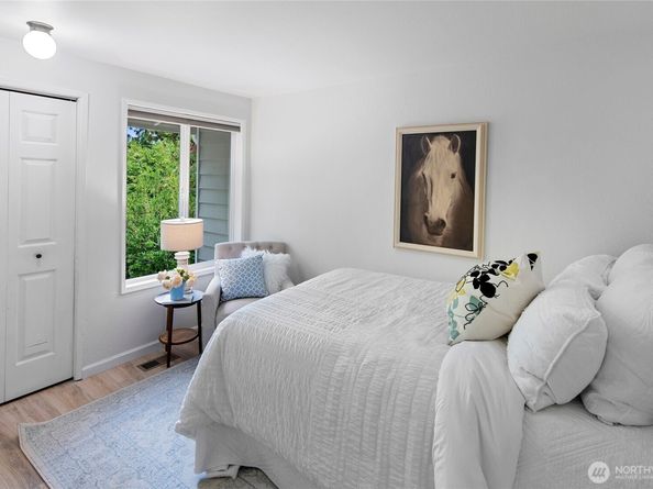 10211 NE Roberts Road, Bainbridge Island WA 98110