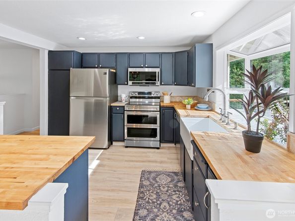 10211 NE Roberts Road, Bainbridge Island WA 98110