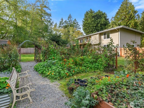 10211 NE Roberts Road, Bainbridge Island WA 98110