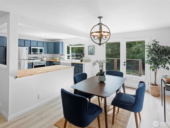 10211 NE Roberts Road, Bainbridge Island WA 98110