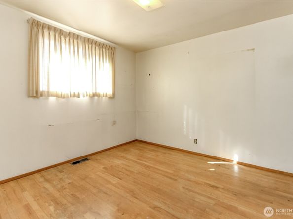 1323 SW 113th Street, Seattle WA 98146