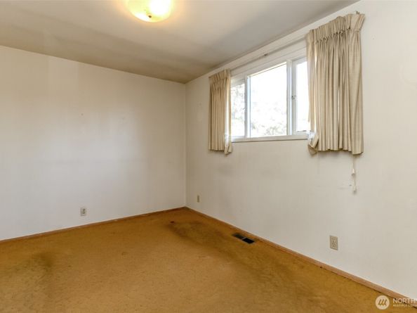 1323 SW 113th Street, Seattle WA 98146