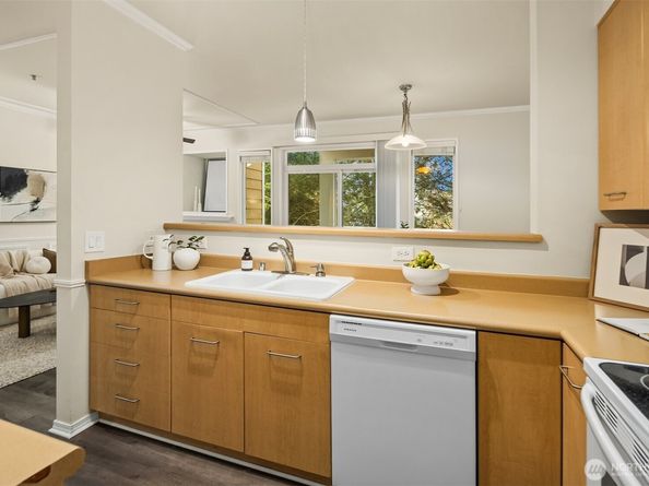 710 240th Way SE G201, Sammamish WA 98074