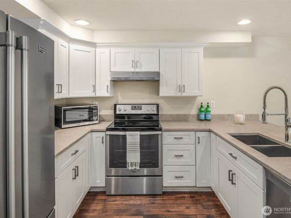 12014 98th Avenue NE 101, Kirkland WA 98034