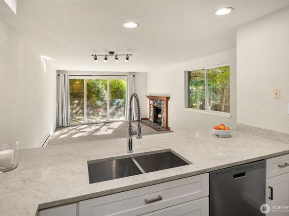 12014 98th Avenue NE 101, Kirkland WA 98034