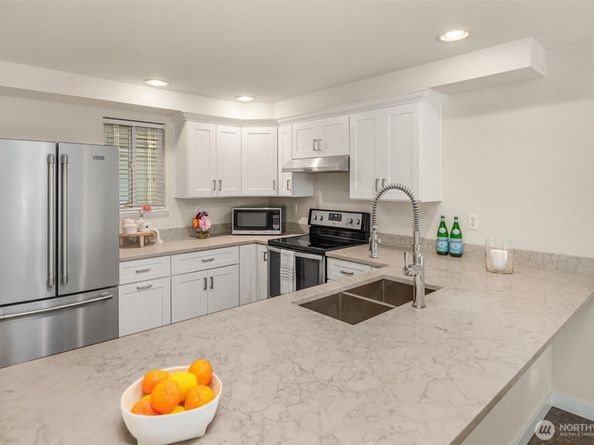 12014 98th Avenue NE 101, Kirkland WA 98034