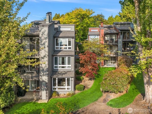 12014 98th Avenue NE 101, Kirkland WA 98034