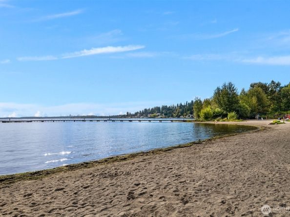 12014 98th Avenue NE 101, Kirkland WA 98034