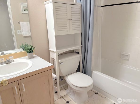 250 NW Dogwood Street C201, Issaquah WA 98027