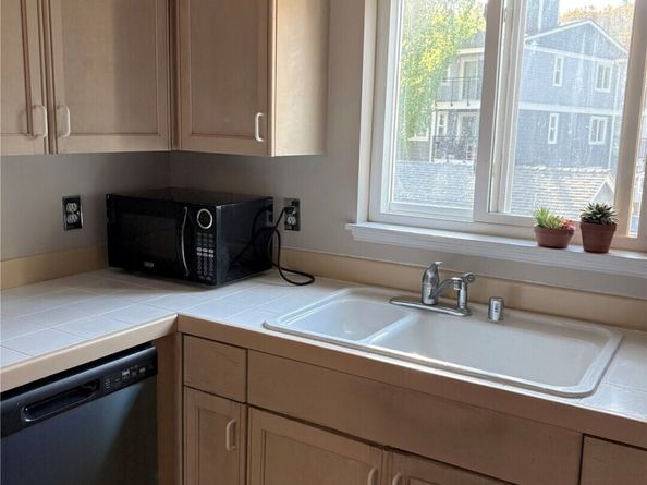 250 NW Dogwood Street C201, Issaquah WA 98027