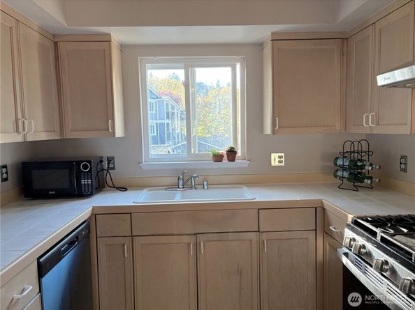 250 NW Dogwood Street C201, Issaquah WA 98027