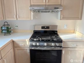 250 NW Dogwood Street C201, Issaquah WA 98027