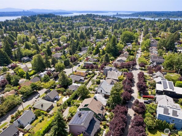 6222 37th Avenue NE, Seattle WA 98115