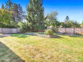 7523 143rd Avenue NE, Redmond WA 98052
