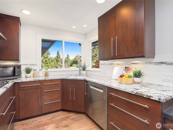 7523 143rd Avenue NE, Redmond WA 98052