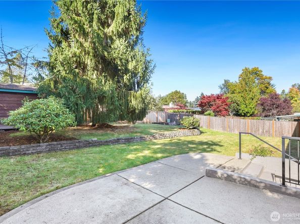 7523 143rd Avenue NE, Redmond WA 98052
