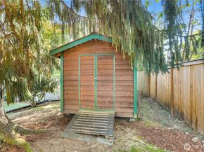 7523 143rd Avenue NE, Redmond WA 98052