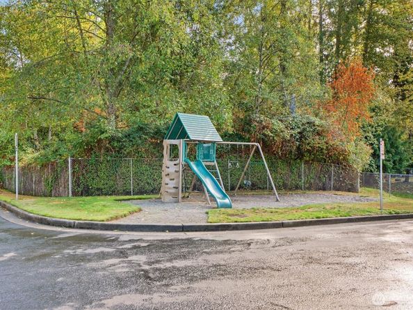 1612 Hollow Dale Place 2C, Everett WA 98204