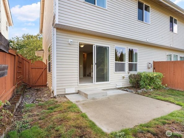 1612 Hollow Dale Place 2C, Everett WA 98204