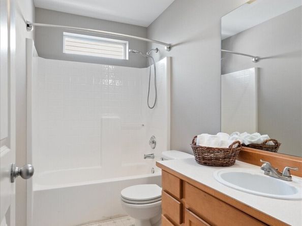 1612 Hollow Dale Place 2C, Everett WA 98204