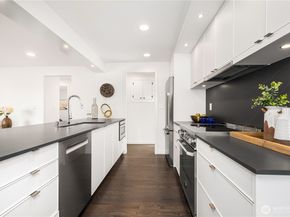5946 39th Avenue SW, Seattle WA 98136