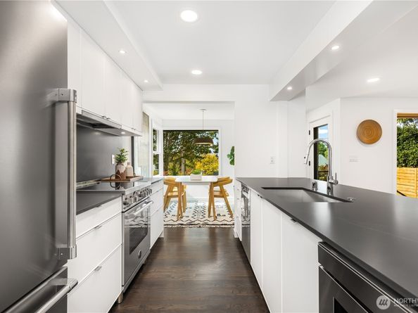 5946 39th Avenue SW, Seattle WA 98136