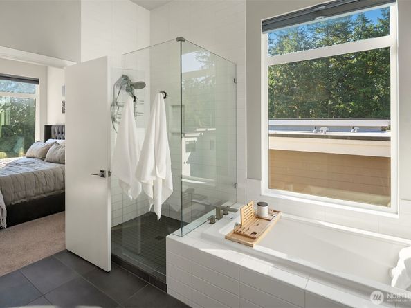 8014 NE 116th Place, Kirkland WA 98034