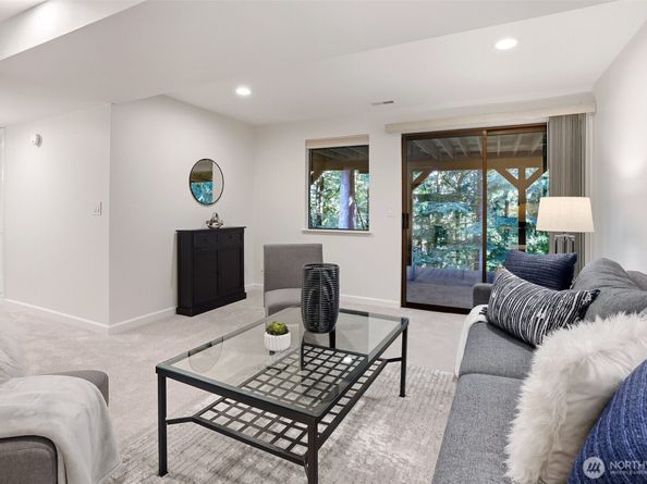 1059 Greenwood Boulevard SW, Issaquah WA 98027