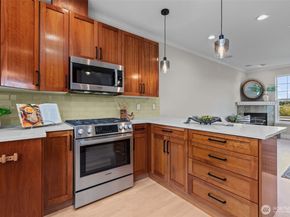 31 Etruria Street B, Seattle WA 98109