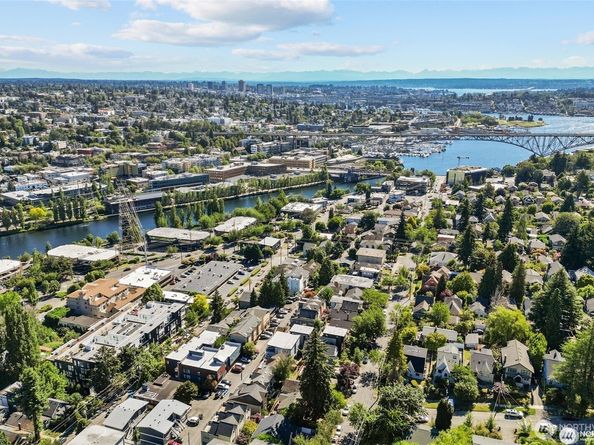 31 Etruria Street B, Seattle WA 98109