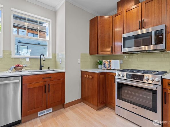 31 Etruria Street B, Seattle WA 98109